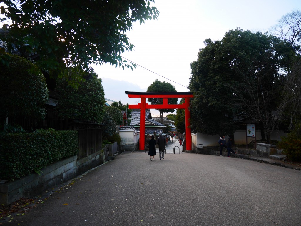Porte (torii) du sanctuaire Yasaka-jinja