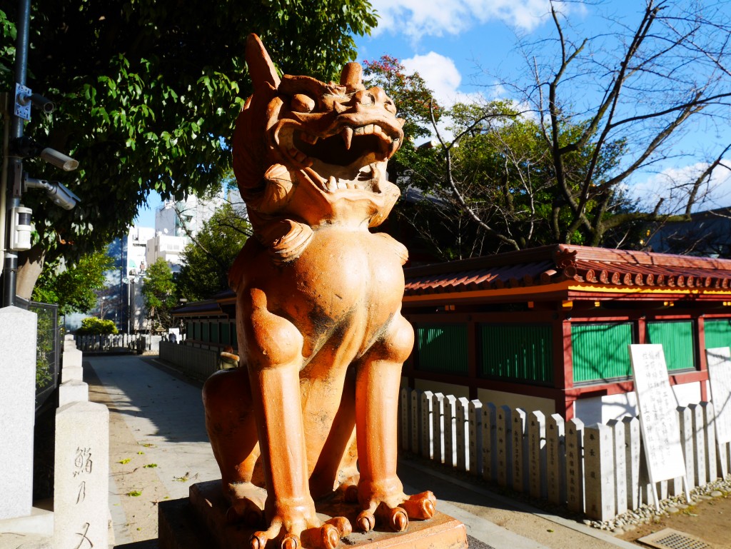 Statue de lion au sanctuaire d'Ikuta